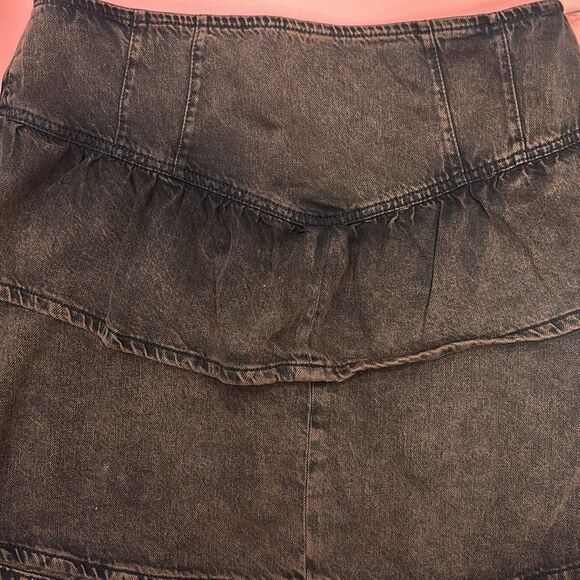 Retro stunning AllSaints mini peplum denim skirt in a washed magenta - Picture 4 of 8